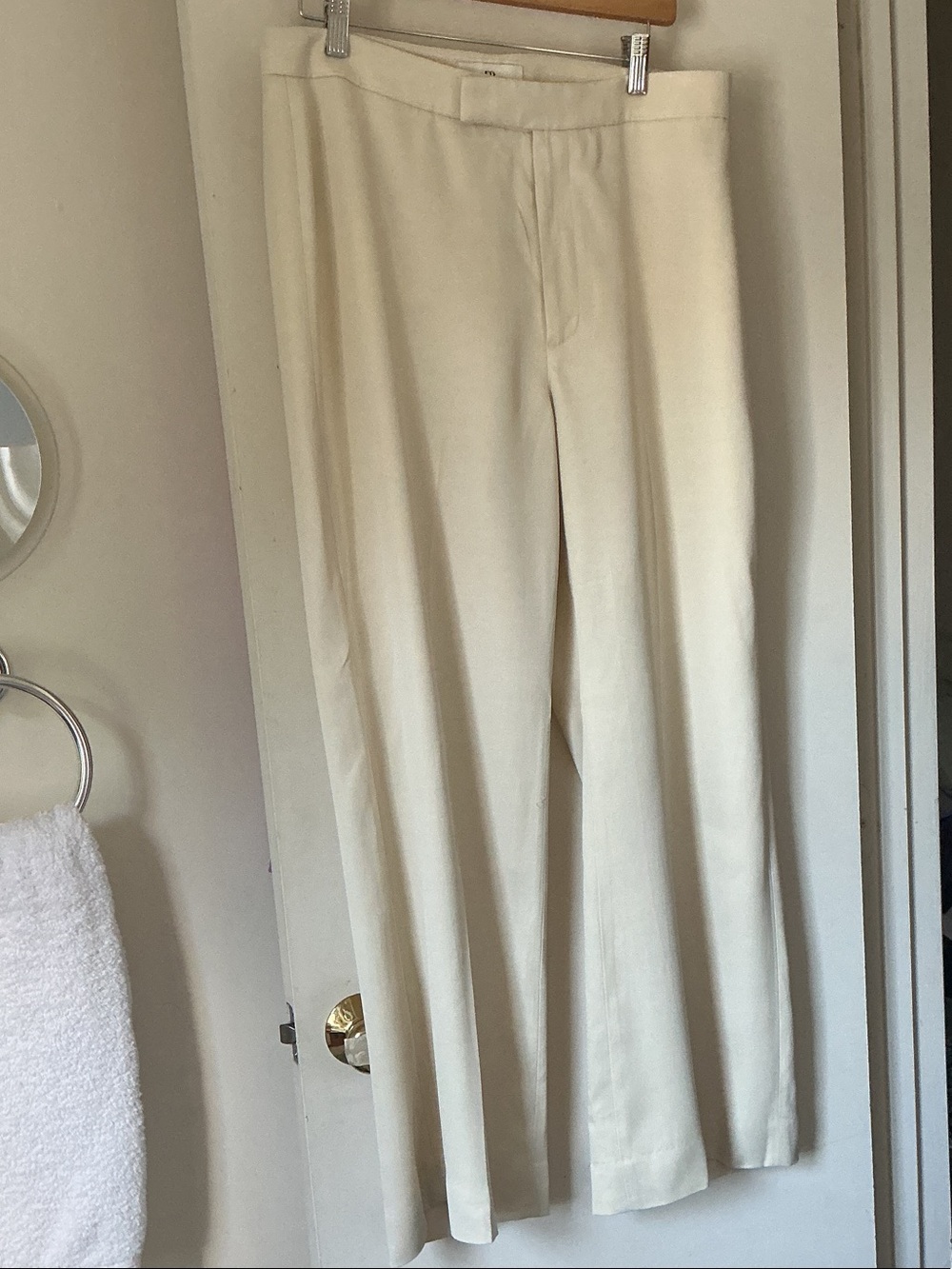 BANANA REPUBLIC Cream Women’s Dress Pants - Classic Straight Leg